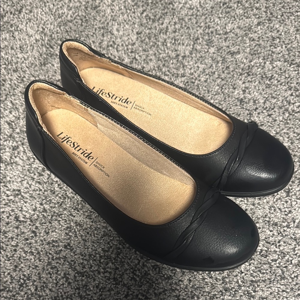 Life Stride Black Ballet Flats